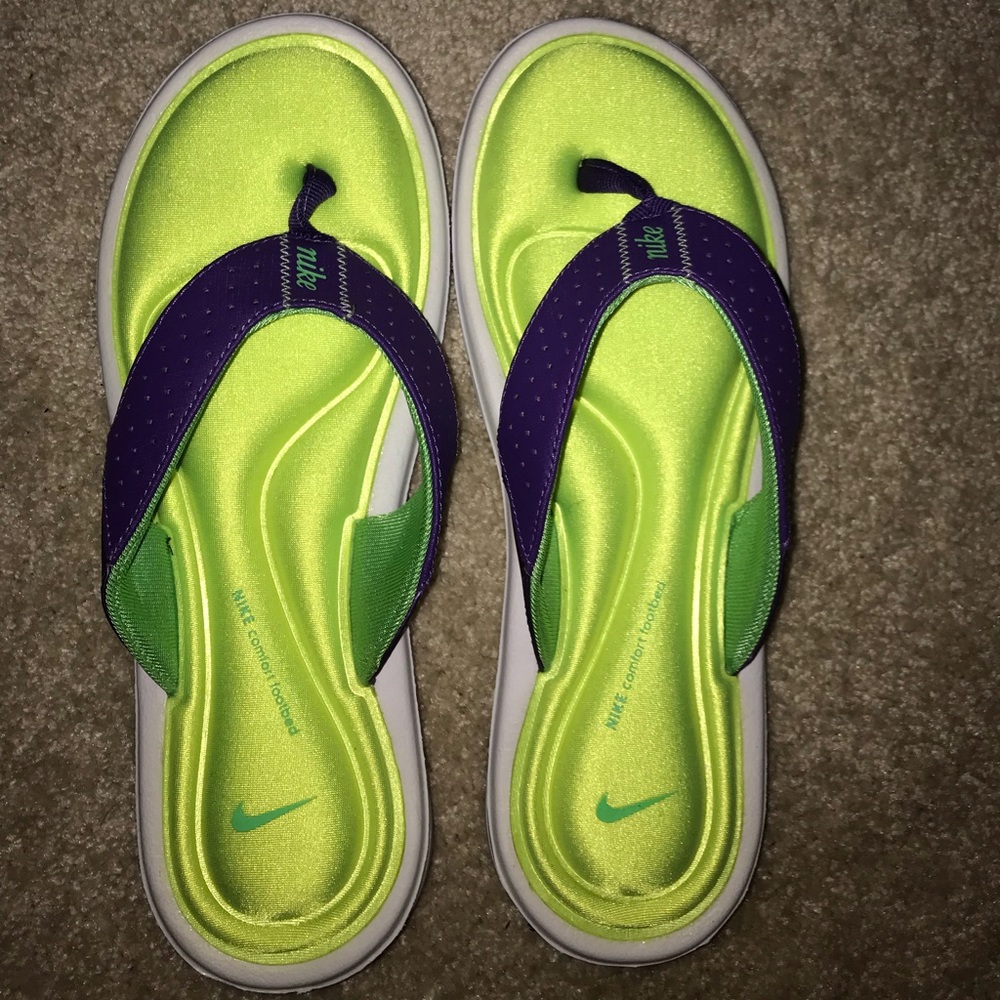 *Brand New* Nike flip flops
